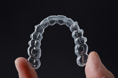 Invisalign Doktoru Seçerken Klinik Deneyim Neden Önemlidir?